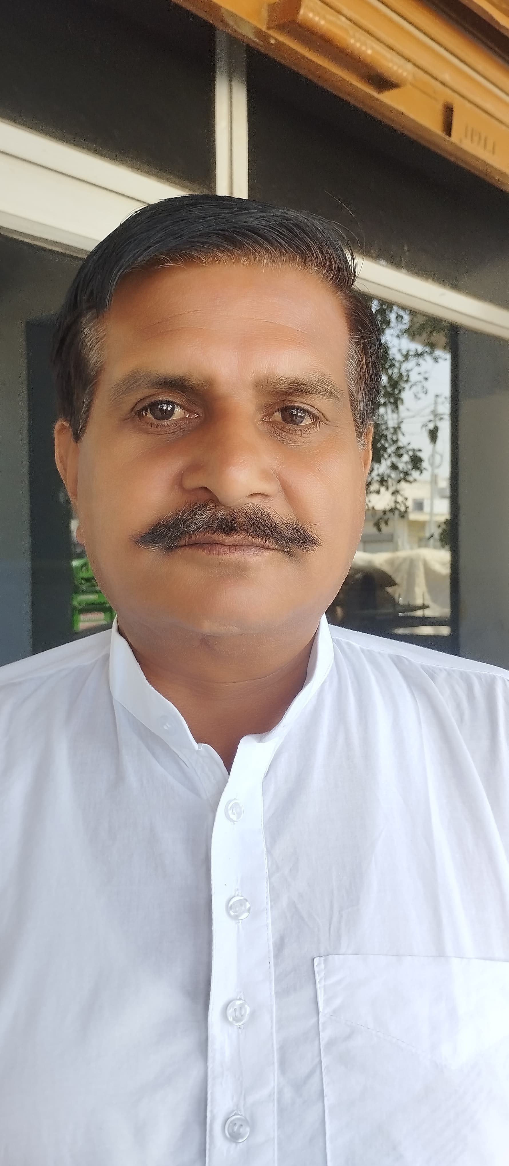 शहर नई अनाज मंडी में ट्रक में गेहूं की बोरियां चढ़ाते हुए श्रमिक। संवाद शहर नई अनाज मंडी में ट्रक में गेहूं की बोरियां चढ़ाते हुए श्रमिक। संवाद