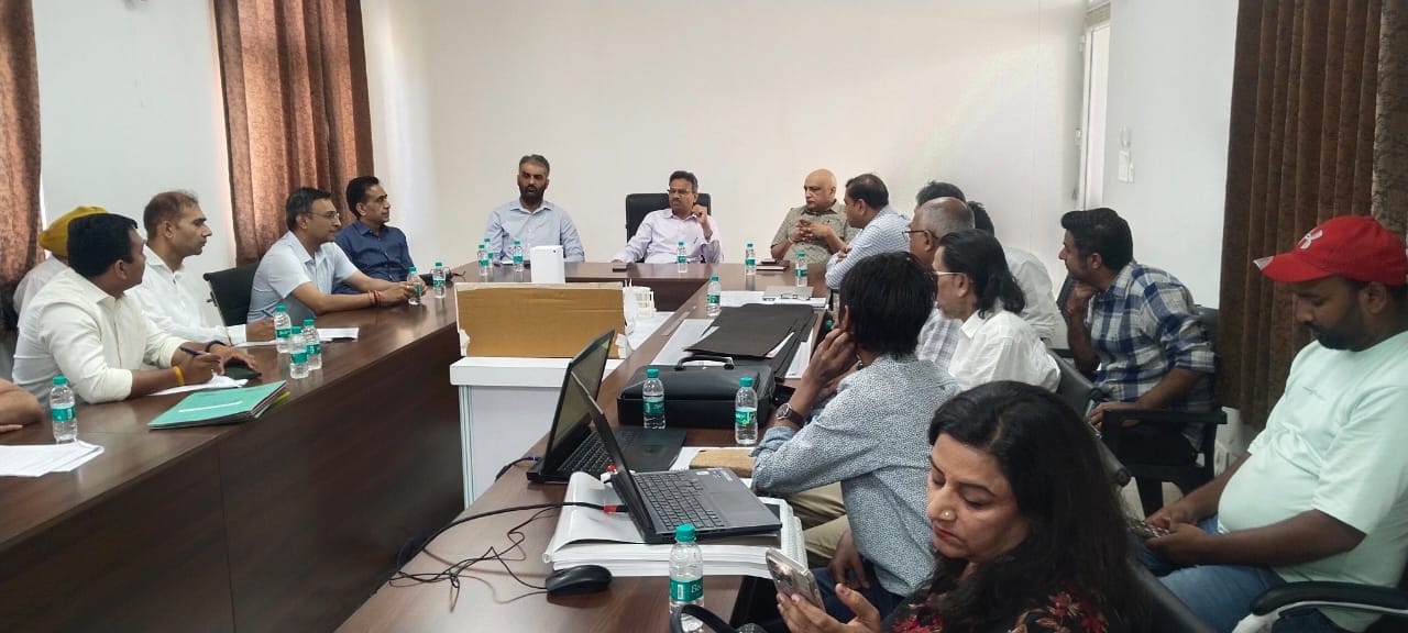 आजादी की पहली लड़ाई के शहीदी स्मारक की आकृति। संस्था आजादी की पहली लड़ाई के शहीदी स्मारक की आकृति। संस्था