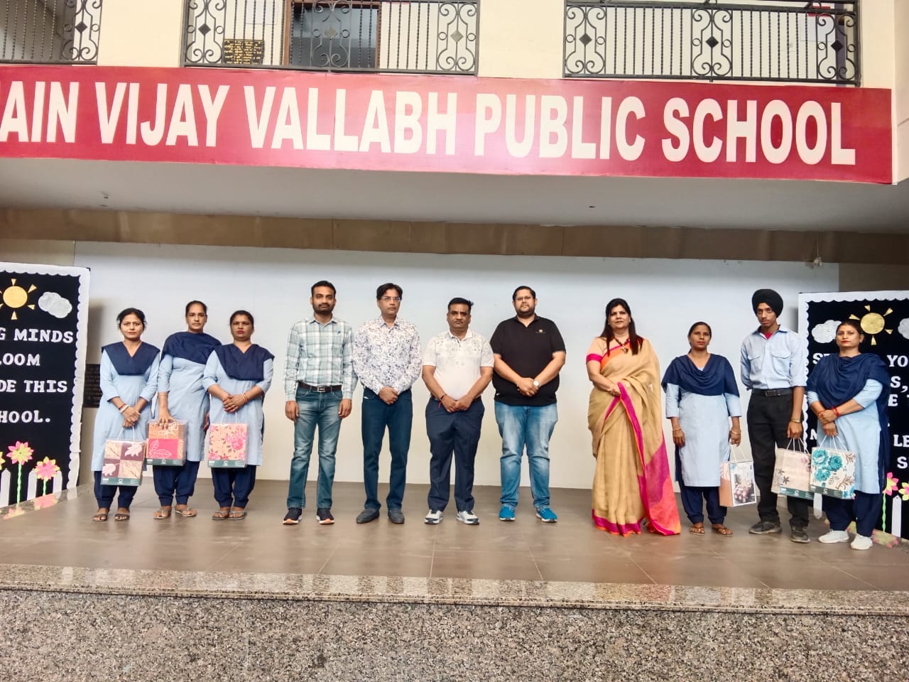 मेजर आरएन कपूर डीएवी सीनियर सेकंडरी विद्यालय में अंतरराष्ट्रीय श्रमिक दिवस मनाया।