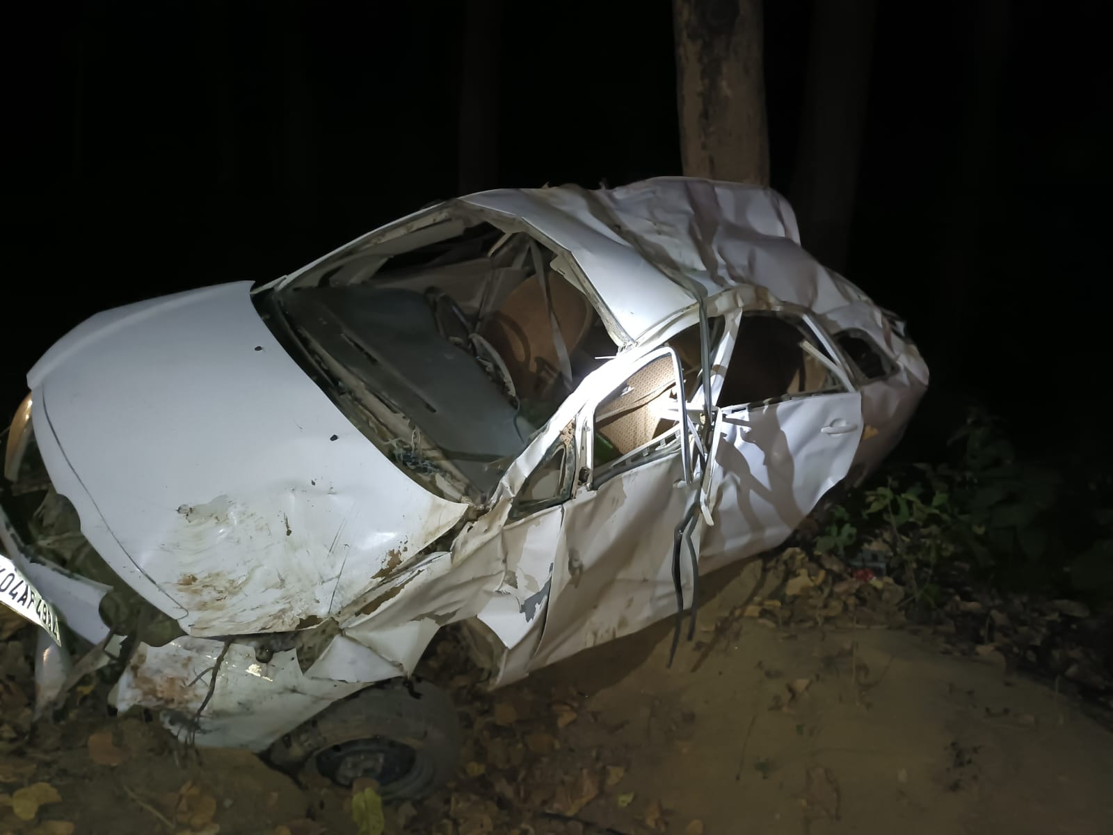 पूरनपुर सीएचसी में भाइयो से घटना की जानकारी लेते एसडीएम । संवाद पूरनपुर सीएचसी में भाइयो से घटना की जानकारी लेते एसडीएम । संवाद