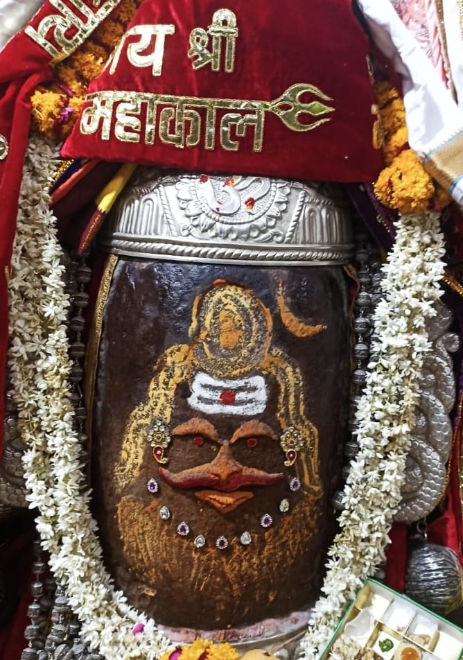 भस्मारती मे त्रिपुंड और त्रिनेत्र से सजे जटाधारी बाबा महाकाल