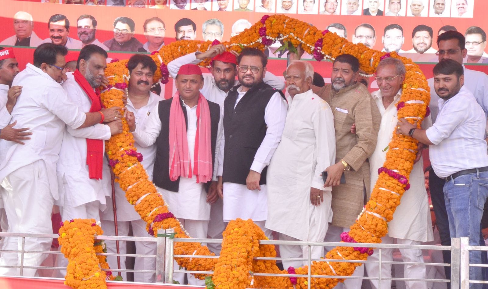 जनसभा में मौजूद समर्थक। संवाद जनसभा में मौजूद समर्थक। संवाद