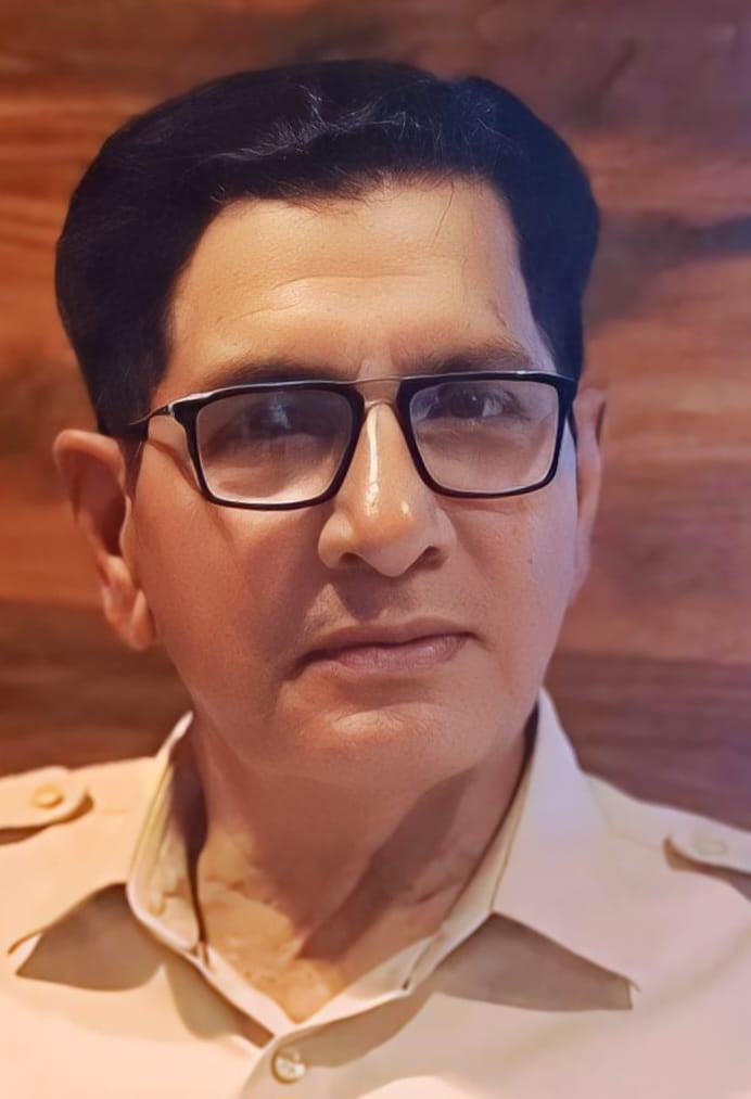 कुरुक्षेत्र। तेज धूप से बचने के लिए मुंह ढ़क कर जाती युवती। संवाद कुरुक्षेत्र। तेज धूप से बचने के लिए मुंह ढ़क कर जाती युवती। संवाद