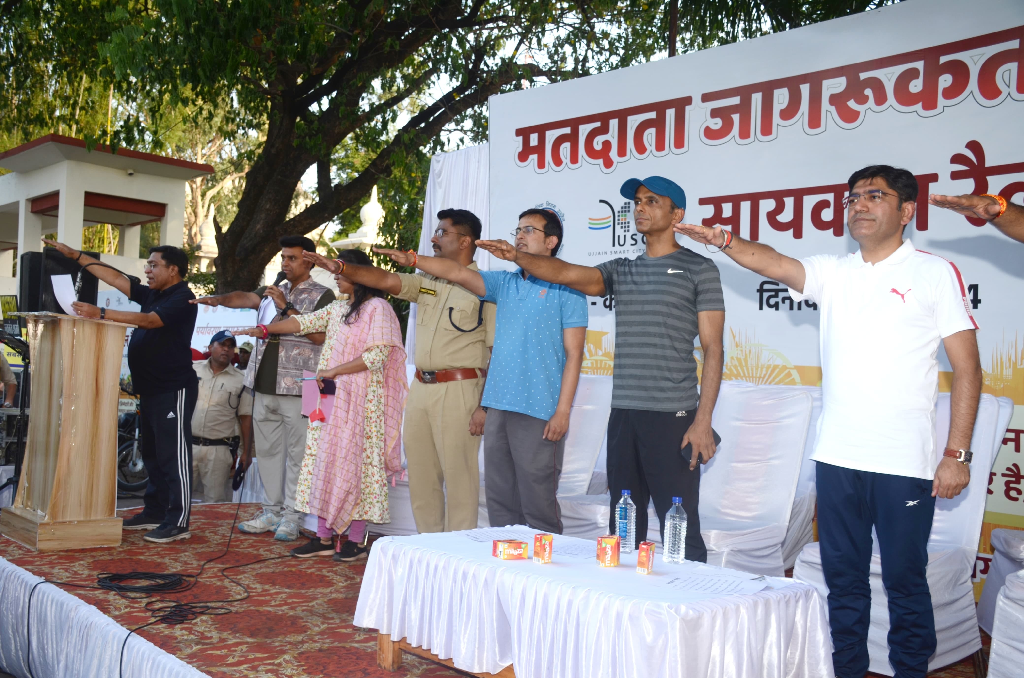सायकल पर सवार होकर निकले संभागायुक्त, आईजी, कलेक्टर , एसपी और अन्य वरिष्ठ प्रशासनिक अधिकारी