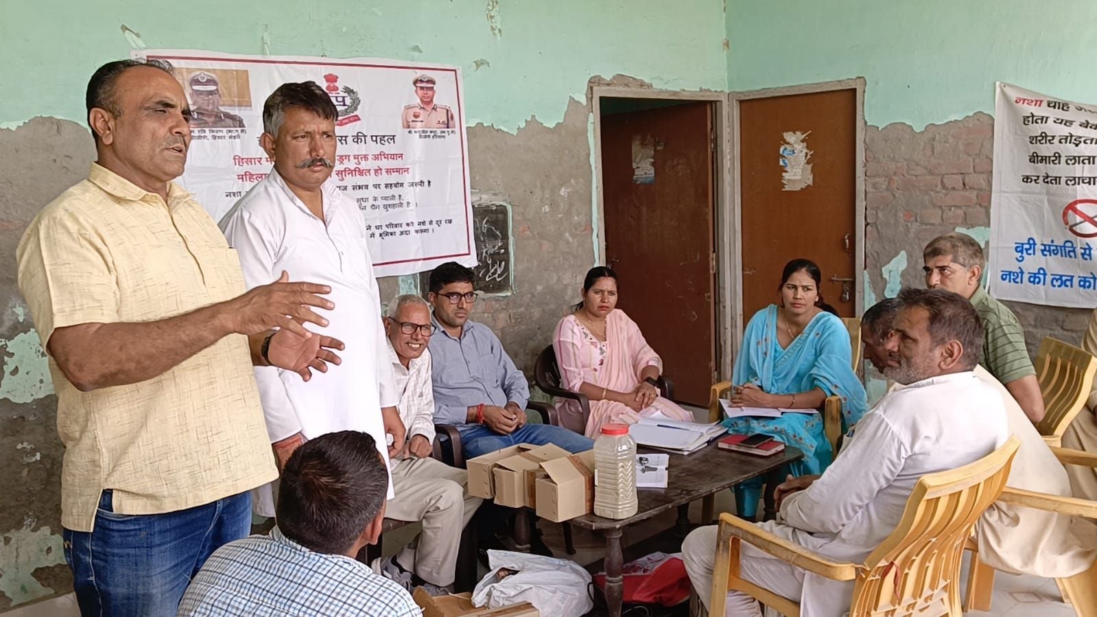 करसोला में लगाया गए शिविर में जांच करवाते नशा पीडि़त। स्रोत: पुलिस करसोला में लगाया गए शिविर में जांच करवाते नशा पीडि़त। स्रोत: पुलिस