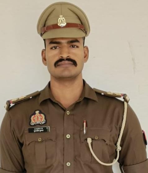 किशोर की जान बचाने वाले उपनिरीक्षक। किशोर की जान बचाने वाले उपनिरीक्षक।