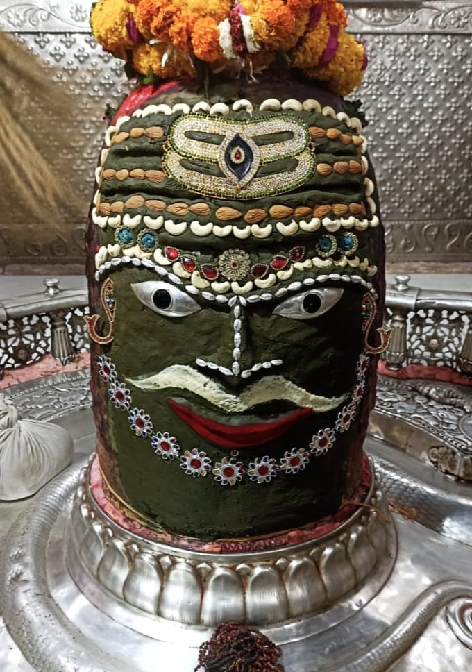 भस्मारती मे भांग और डॉयफ्रूट से सजे बाबा महाकाल