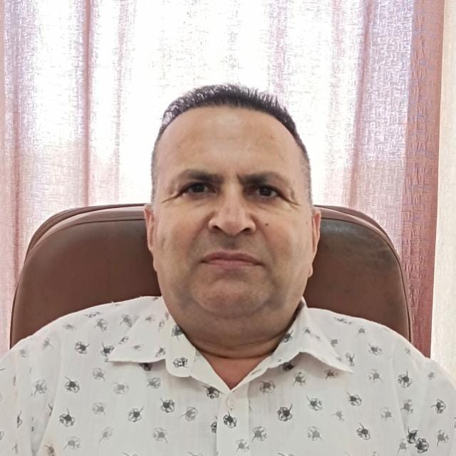 कुरुक्षेत्र। चुनाव अधिकारी को नामांकन पत्र सौंपते हुए पूर्व प्रधान विवेक सहित प्रधान आनंद। संव