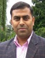 कुरुक्षेत्र। चुनाव अधिकारी को नामांकन पत्र सौंपते हुए पूर्व प्रधान विवेक सहित प्रधान आनंद। संव