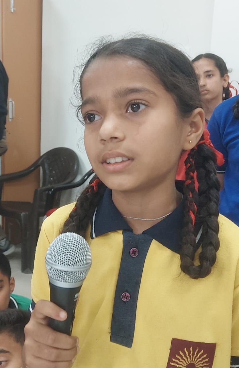 केवी स्कूल सलोह की छात्रा अर्शिता।संवाद