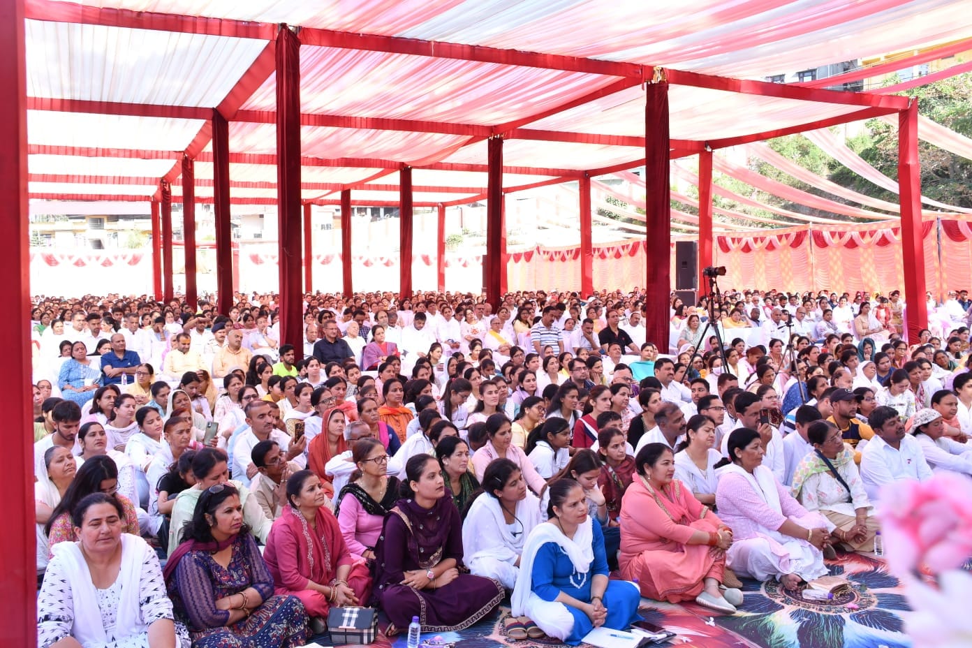 नाहन में हैप्पीनेस अनलिमिटेड विषय पर व्याख्यान देती ब्रह्माकुमारी की अंतरराष्ट्रीय मार्गदर्शक ब नाहन में हैप्पीनेस अनलिमिटेड विषय पर व्याख्यान देती ब्रह्माकुमारी की अंतरराष्ट्रीय मार्गदर्शक ब