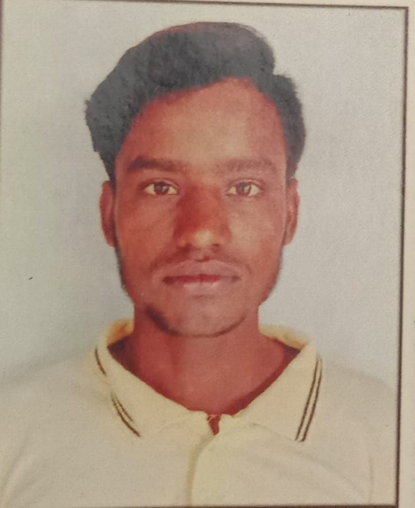 पिता पुत्र की मौत पर विलाप करते परिजन और करीबी । संवाद पिता पुत्र की मौत पर विलाप करते परिजन और करीबी । संवाद