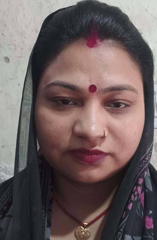 शहर के मोहल्ला पकड़िया में अधूरी पड़ी पाइप लाइन । संवाद