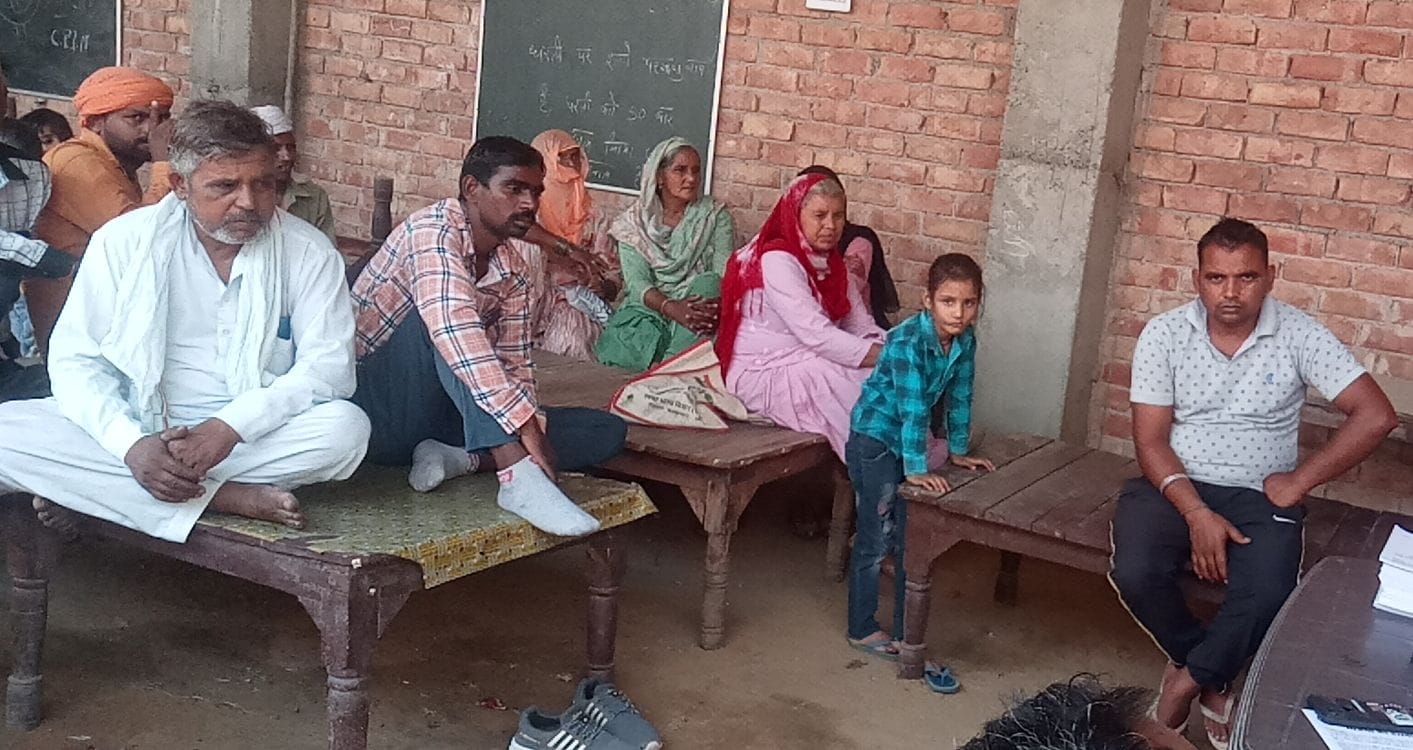 05जेएनडी10-मजदूर भवन में बैठक करते ग्रामीण सफाई कर्मचारी। स्रोत यूनियन 05जेएनडी10-मजदूर भवन में बैठक करते ग्रामीण सफाई कर्मचारी। स्रोत यूनियन