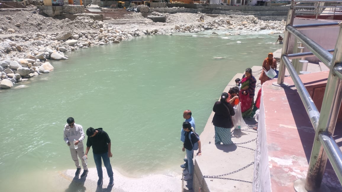 गंगोत्री धाम में कपाट खुलने से पहले ही उमड़ रहे श्रद्धालु । संवाद। गंगोत्री धाम में कपाट खुलने से पहले ही उमड़ रहे श्रद्धालु । संवाद।