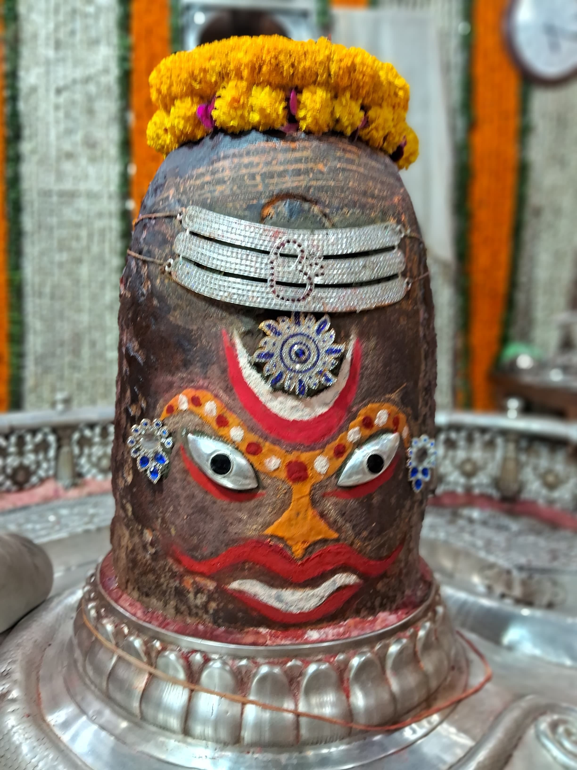 पगड़ी पहनकर सजे बाबा महाकाल...मस्तक पर लगाया त्रिपुंड और ॐ