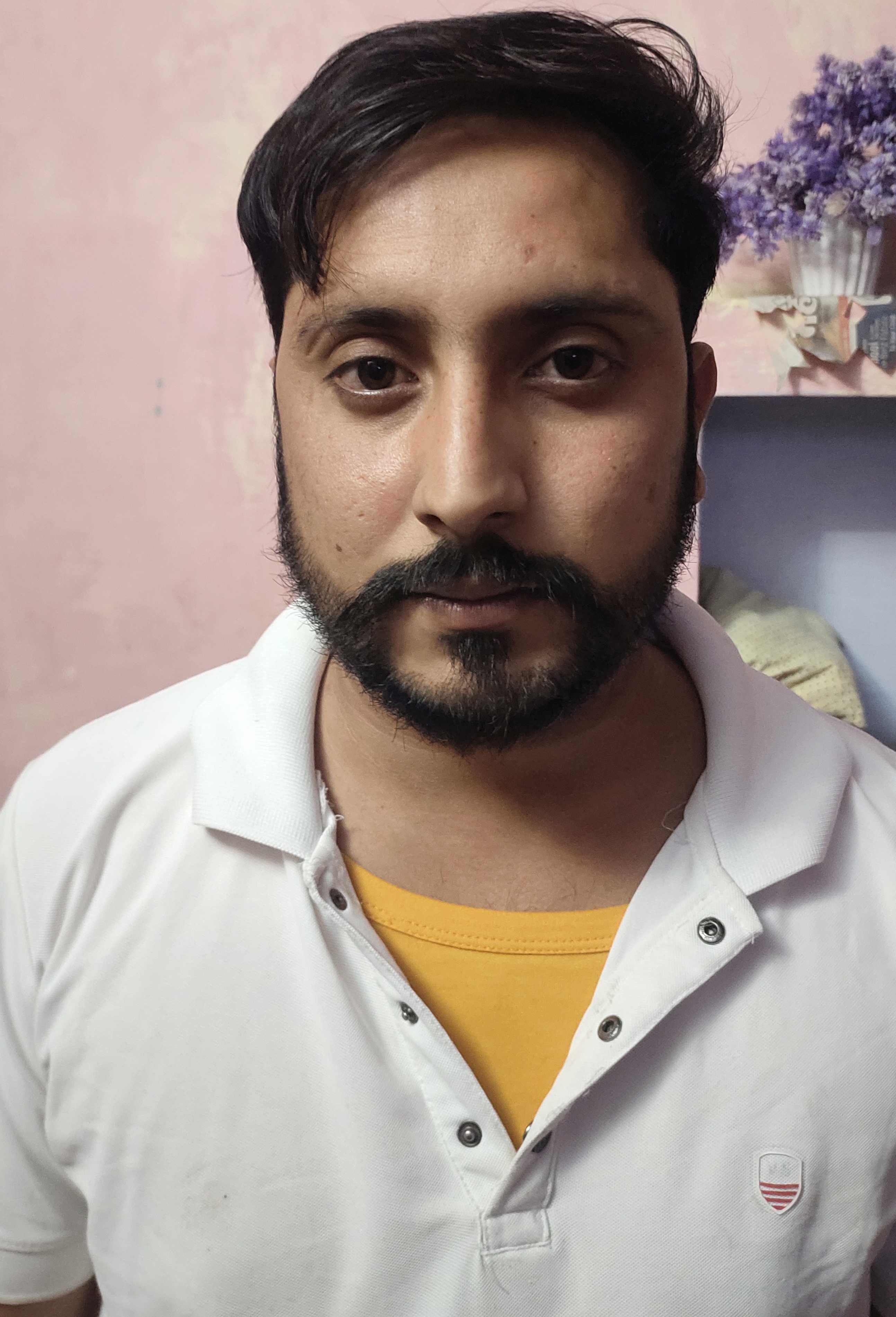 फोटो संख्या:77-सतनाली बस स्टैंड पर बस का इंतजार करते यात्री--स्रोत--संवाद फोटो संख्या:77-सतनाली बस स्टैंड पर बस का इंतजार करते यात्री--स्रोत--संवाद