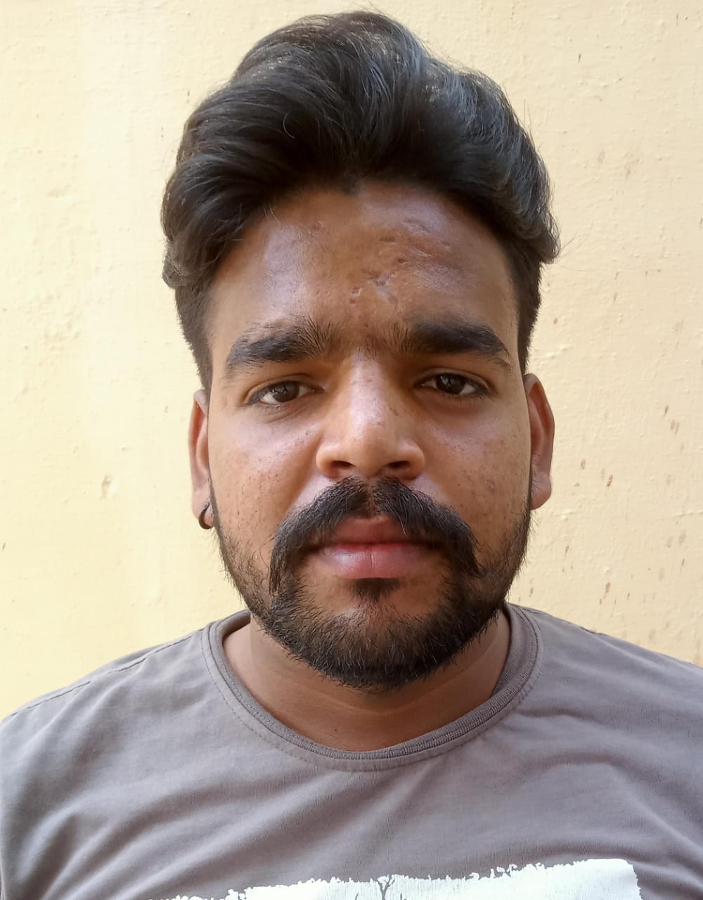 रोडवेज बस स्टैंड परिसर में लगी पानी की टंकी टूटी पड़ी टोटी । संवाद रोडवेज बस स्टैंड परिसर में लगी पानी की टंकी टूटी पड़ी टोटी । संवाद