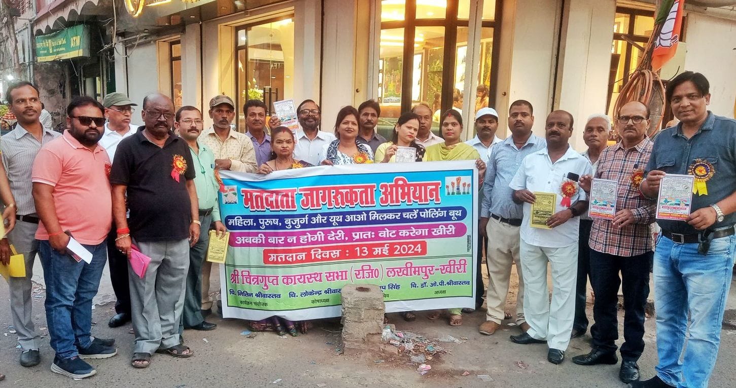 शहीद पार्क में मॉर्निंग वार्कस को मतदाताओं को शपथ दिलाते हुए- स्रोत आयोजन