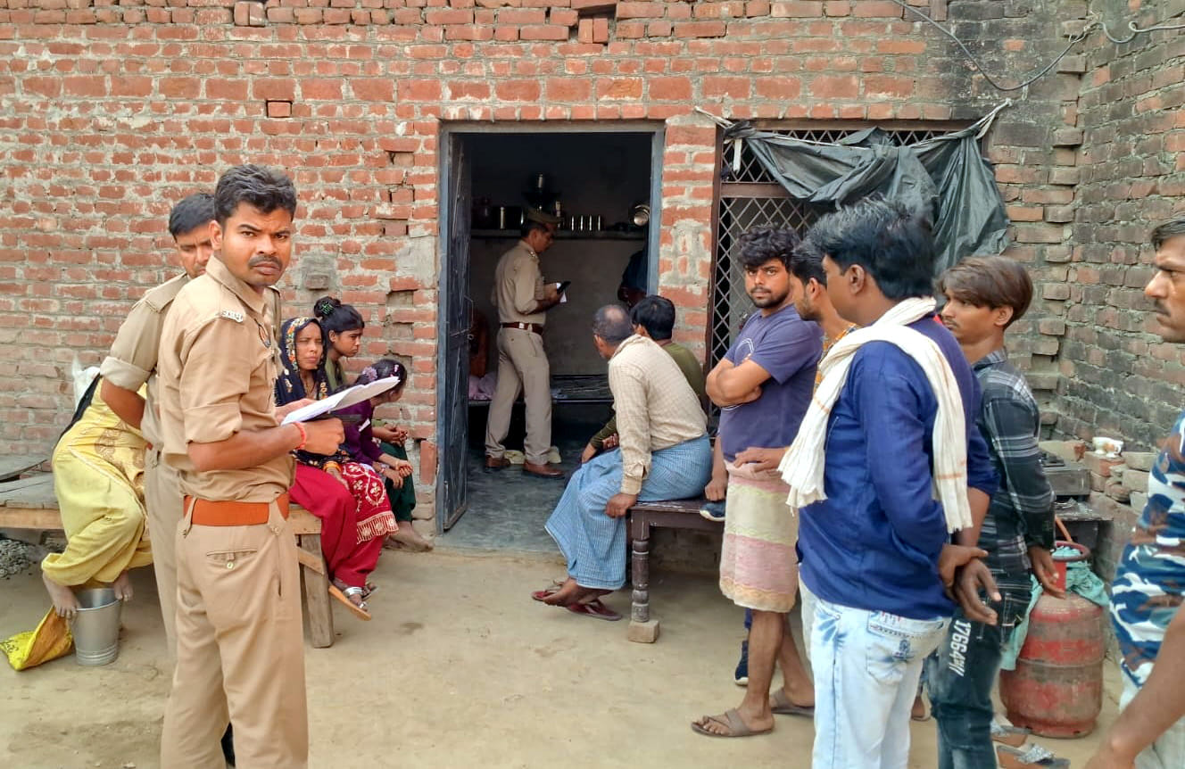 वह घर जहां चोरों ने घटना को अंजाम दिया। संवाद वह घर जहां चोरों ने घटना को अंजाम दिया। संवाद