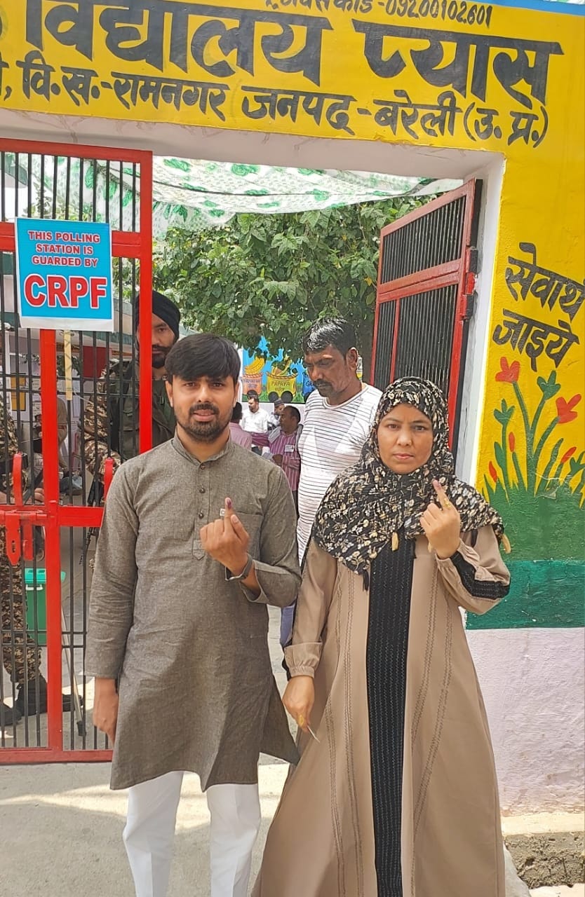 आंवला। नगरिया सतन के पूर्व प्रधान, मतदाता सूची से नाम गायब-संवाद