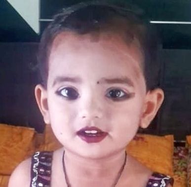 मलाक भारत में हादसे के बाद चरवा थाना में खड़ी बस। संवाद मलाक भारत में हादसे के बाद चरवा थाना में खड़ी बस। संवाद
