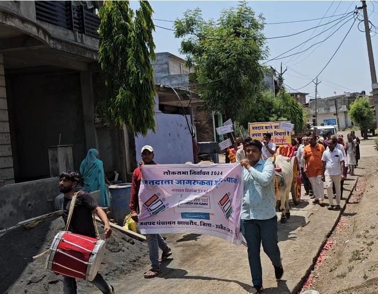 बैलगाड़ी पर बैठकर मतदाताओ को जागरूक करने निकले सीईओ बैलगाड़ी पर बैठकर मतदाताओ को जागरूक करने निकले सीईओ