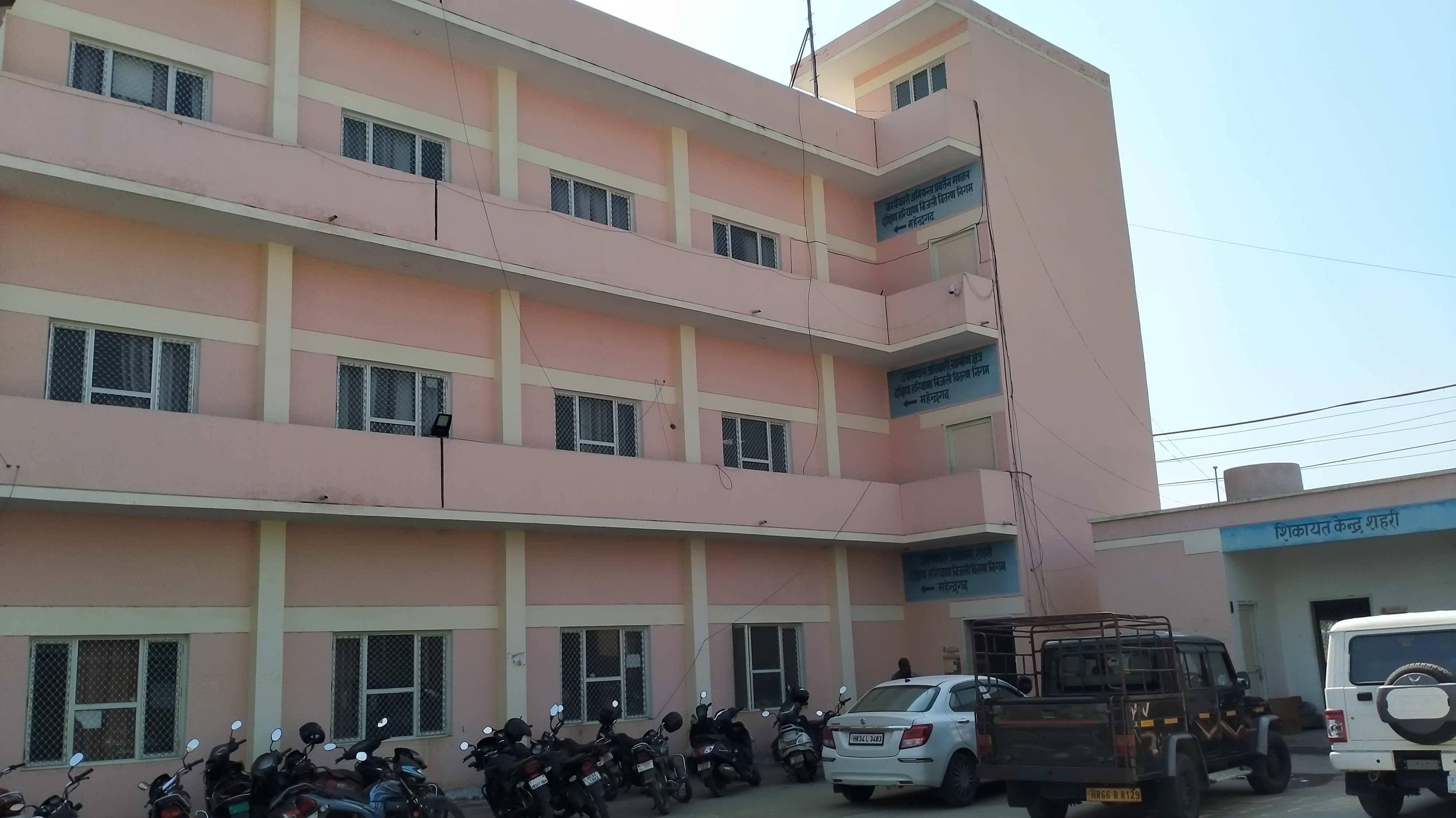 फोटो संख्या:61- बिजली निगम महेंद्रगढ़ की ओर से  मोहल्ला नत्थुवाला मंदिर के पास लगाया गया नया ट्