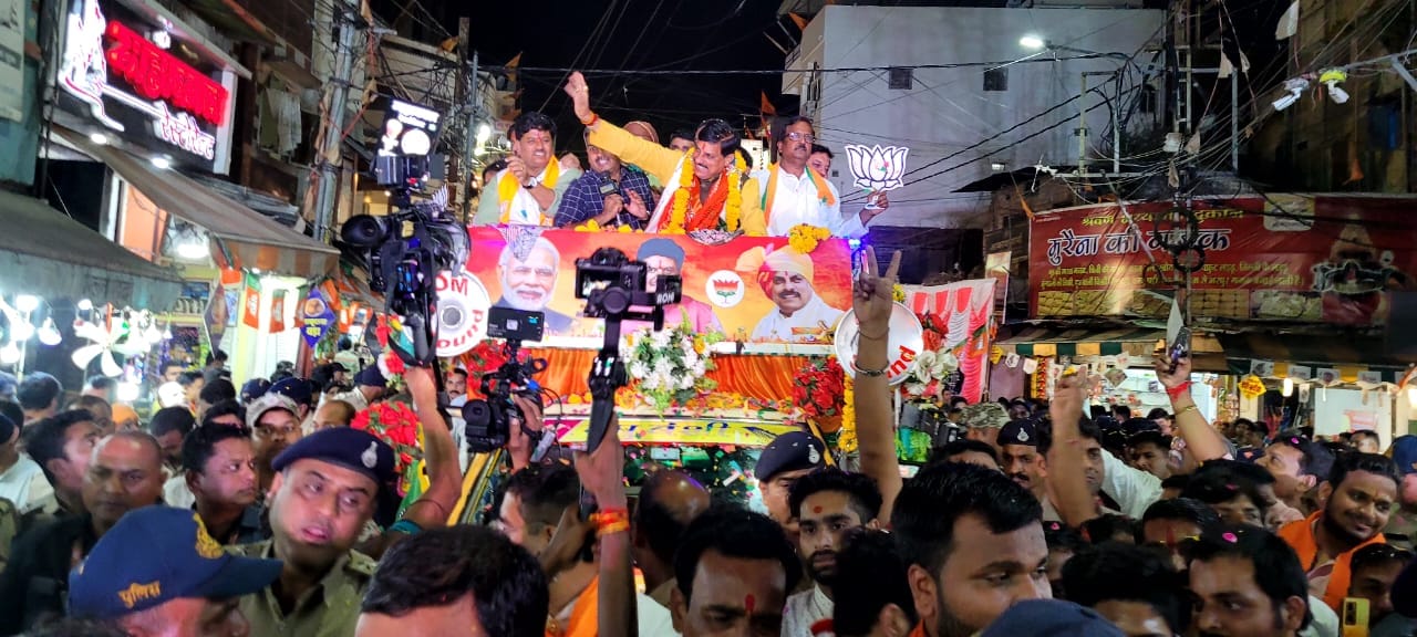 रोड शो मे मुख्यमंत्री डॉ यादव..... रोड शो मे मुख्यमंत्री डॉ यादव.....