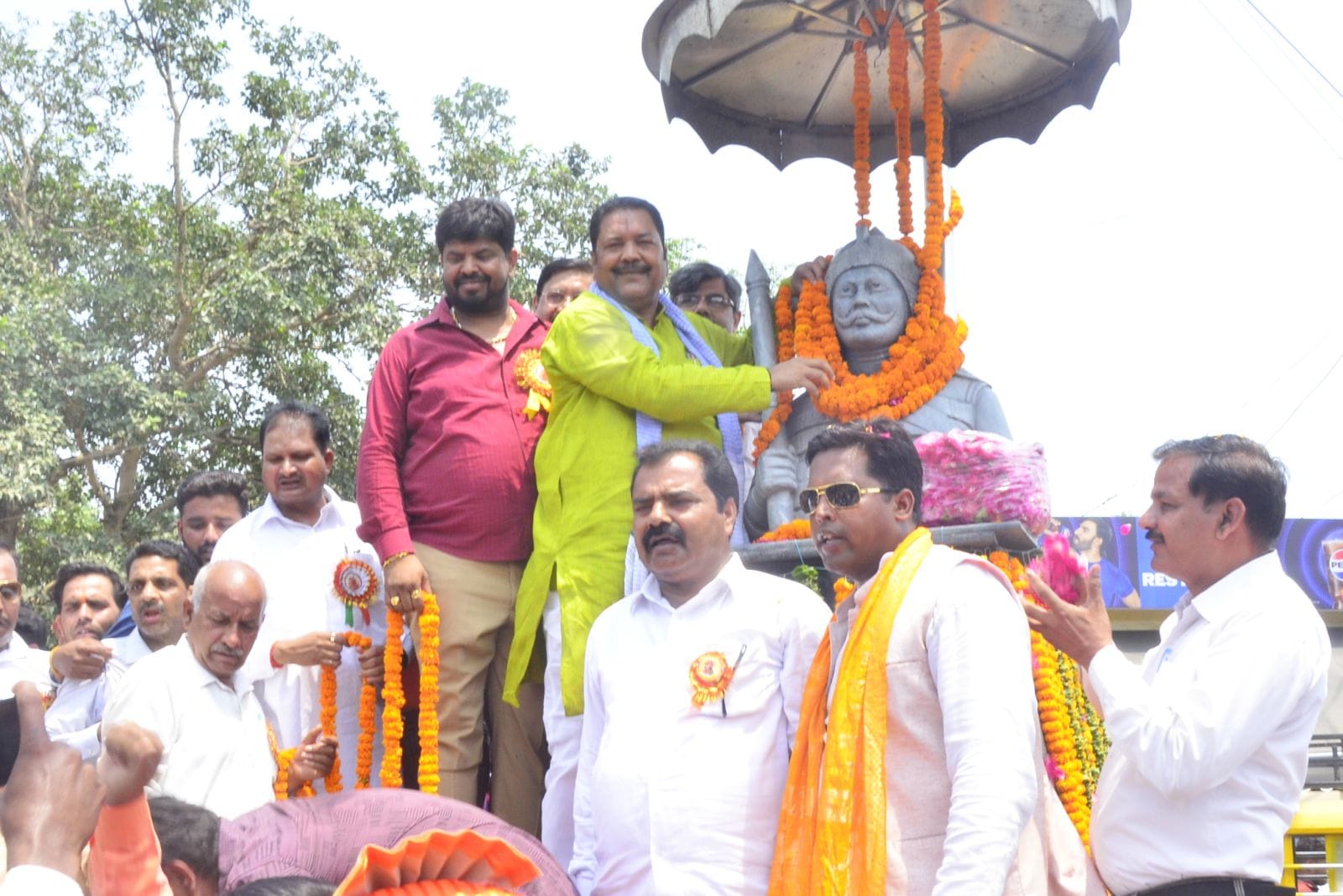 शहर में महाराणा प्रताप की जयंती पर निकाली गई शोभायात्रा में शामिल क्षत्रिय समाज के लोग। संवाद शहर में महाराणा प्रताप की जयंती पर निकाली गई शोभायात्रा में शामिल क्षत्रिय समाज के लोग। संवाद