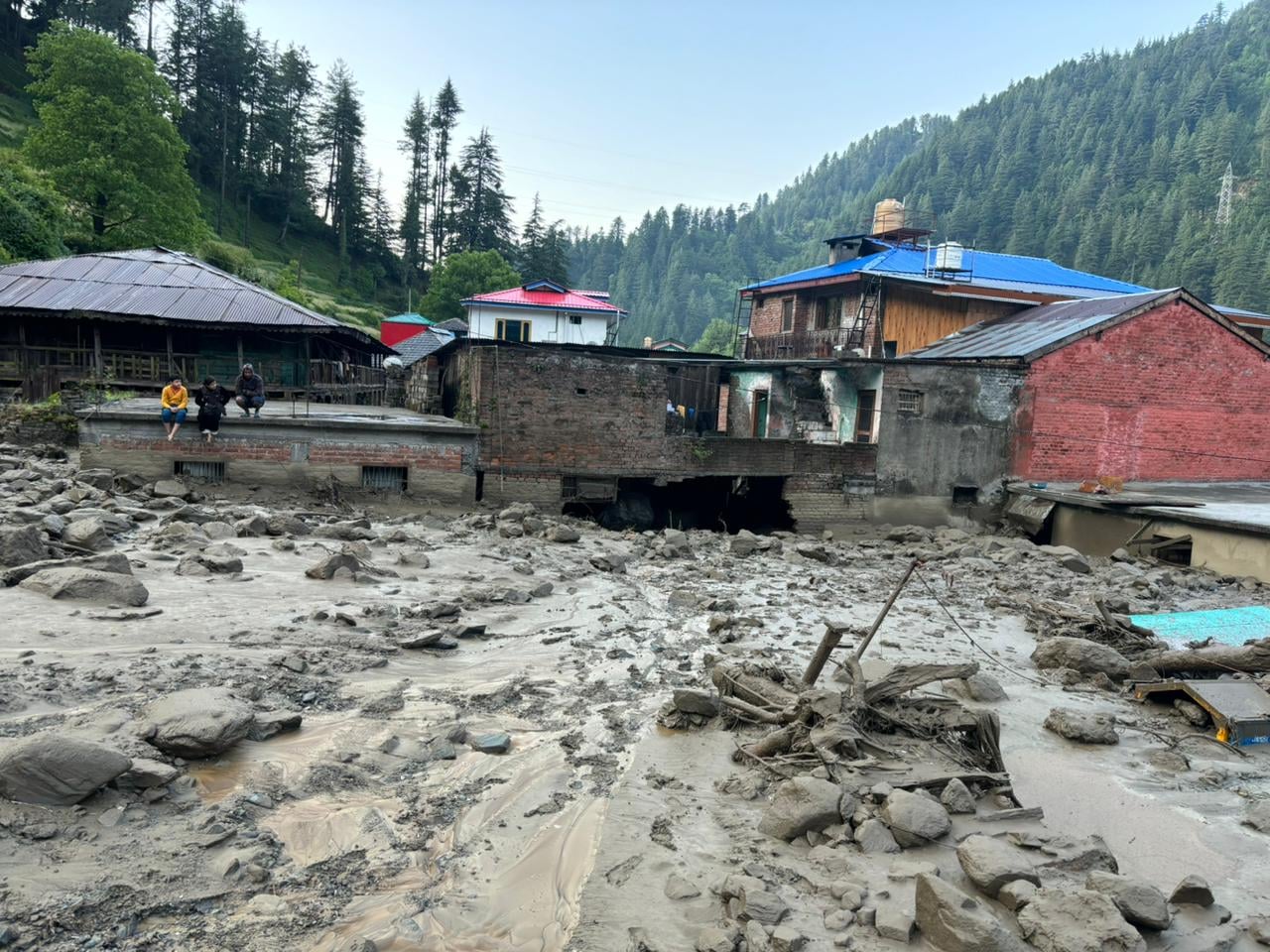 25 मेगावाट लंबाडग हाइड्रो विद्युत परियोजना की टनल में रिसाव के बाद पैन स्टॉक को भी खतरा पैदा हो 25 मेगावाट लंबाडग हाइड्रो विद्युत परियोजना की टनल में रिसाव के बाद पैन स्टॉक को भी खतरा पैदा हो