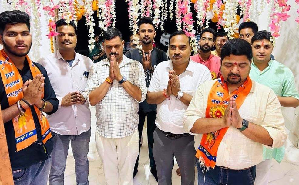 बिसौली में भगवान परशुराम जयंती पर हवन में आहुति देते विप्रजन। संवाद बिसौली में भगवान परशुराम जयंती पर हवन में आहुति देते विप्रजन। संवाद