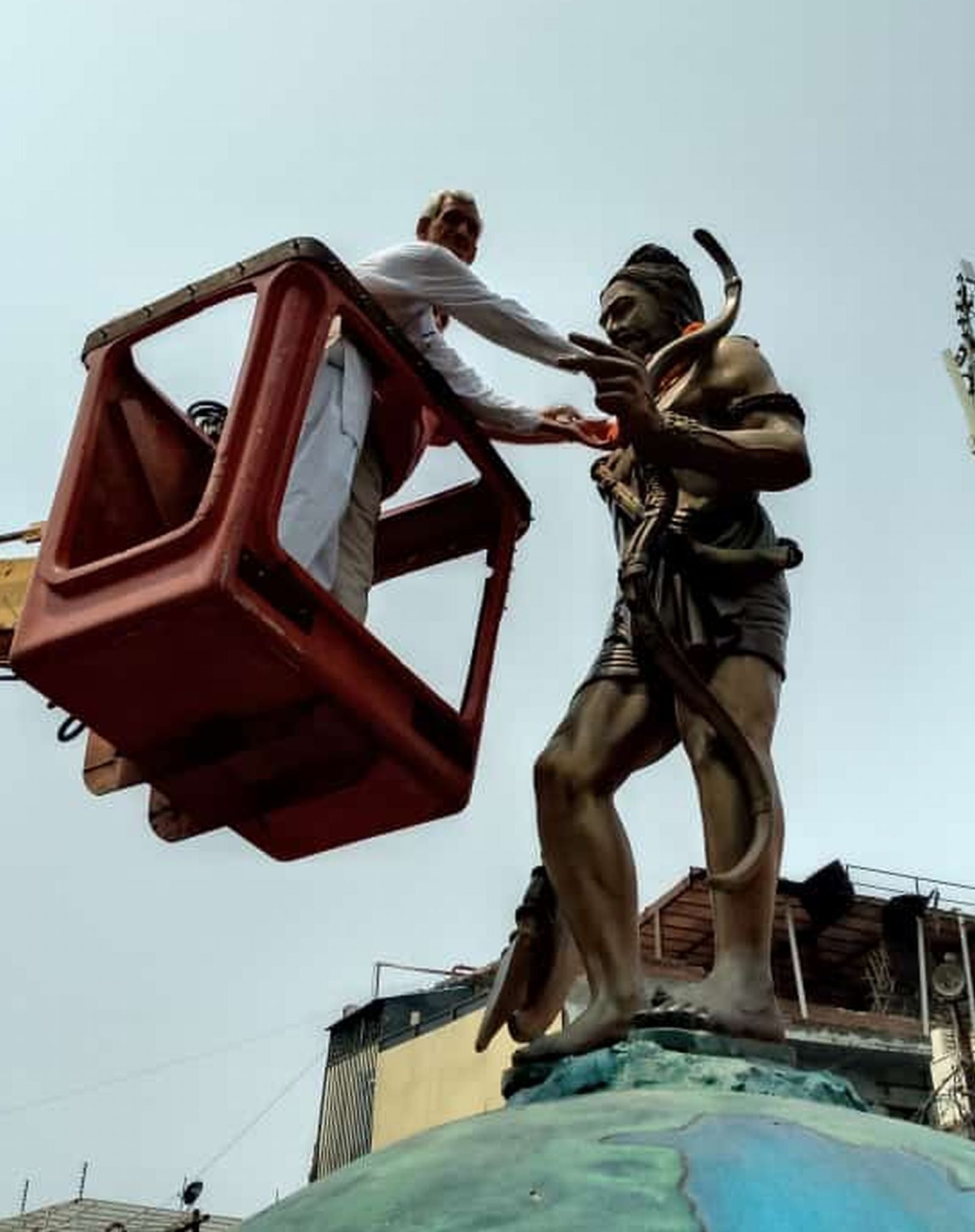 बिसौली में भगवान परशुराम जयंती पर हवन में आहुति देते विप्रजन। संवाद बिसौली में भगवान परशुराम जयंती पर हवन में आहुति देते विप्रजन। संवाद