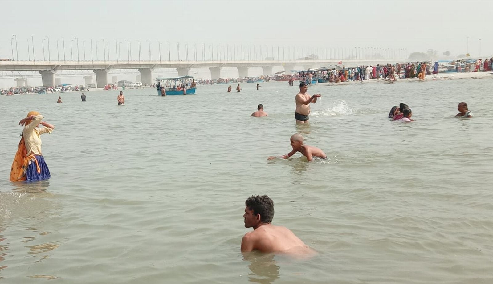 बिसौली में भगवान परशुराम जयंती पर हवन में आहुति देते विप्रजन। संवाद बिसौली में भगवान परशुराम जयंती पर हवन में आहुति देते विप्रजन। संवाद