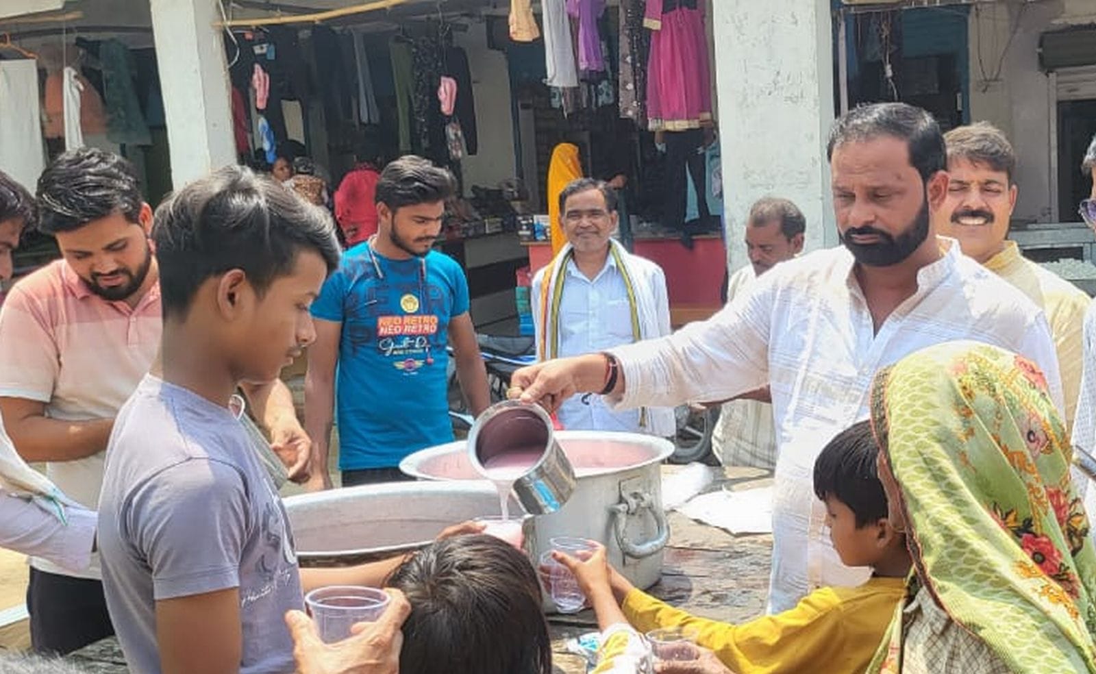 बिसौली में भगवान परशुराम जयंती पर हवन में आहुति देते विप्रजन। संवाद बिसौली में भगवान परशुराम जयंती पर हवन में आहुति देते विप्रजन। संवाद