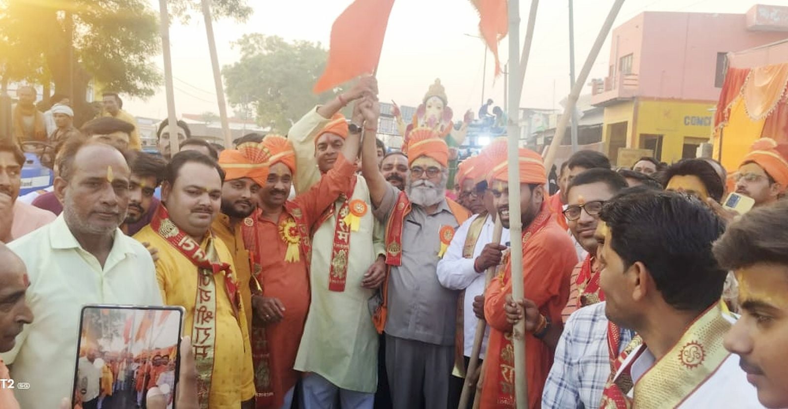 बिसौली में भगवान परशुराम जयंती पर हवन में आहुति देते विप्रजन। संवाद बिसौली में भगवान परशुराम जयंती पर हवन में आहुति देते विप्रजन। संवाद