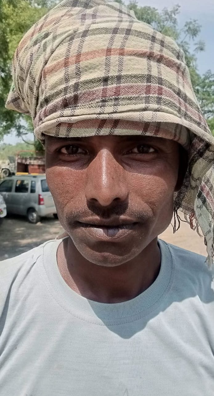 राजापुर मंडी में खड़ी चुनाव के लिए अधिकृत की गई बसें। संवाद