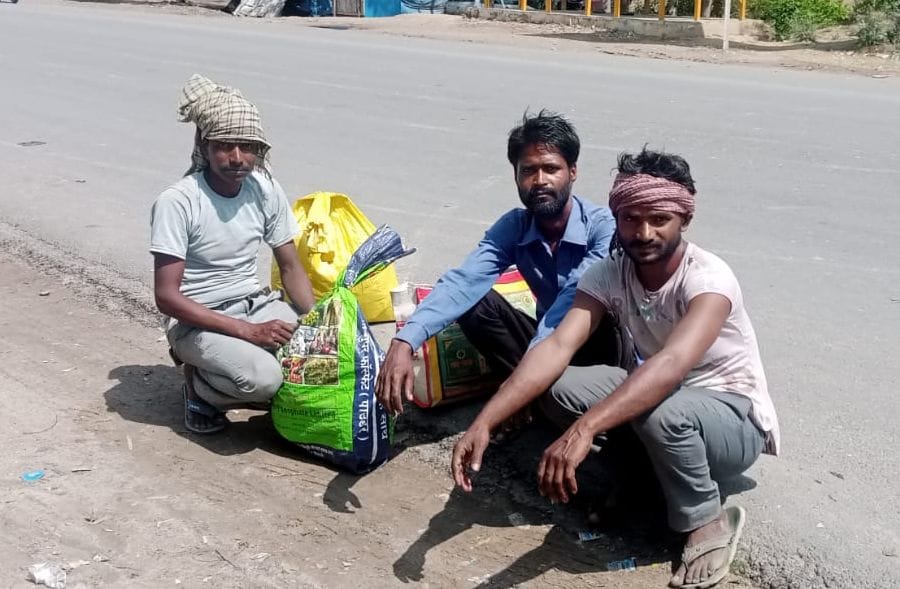राजापुर मंडी में खड़ी चुनाव के लिए अधिकृत की गई बसें। संवाद