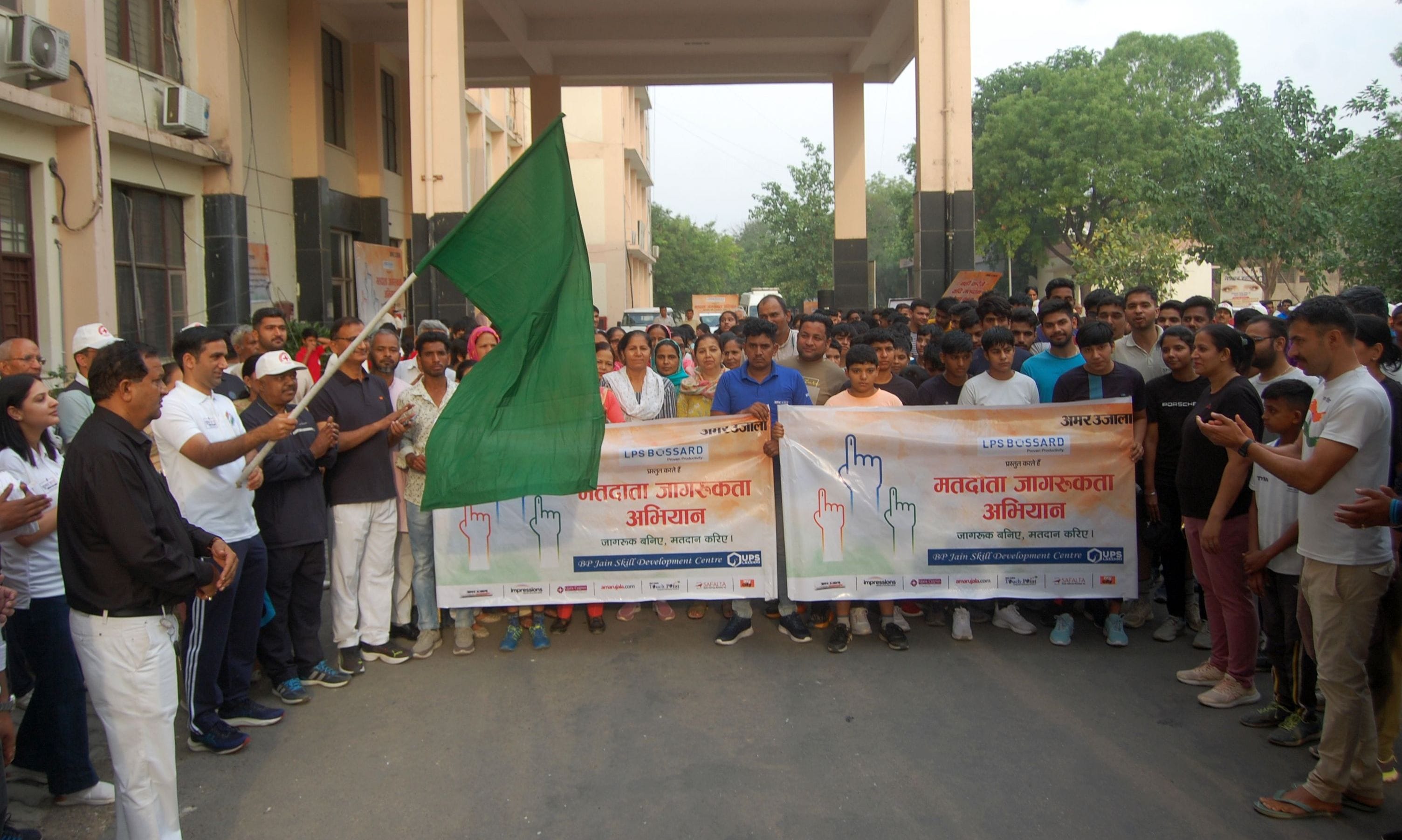 सोनीपत के लघु सचिवालय में अमर उजाला के वॉकथॉन कार्यक्रम में सेल्फी प्वाइंट पर सेल्फी लेते मंजीत सोनीपत के लघु सचिवालय में अमर उजाला के वॉकथॉन कार्यक्रम में सेल्फी प्वाइंट पर सेल्फी लेते मंजीत