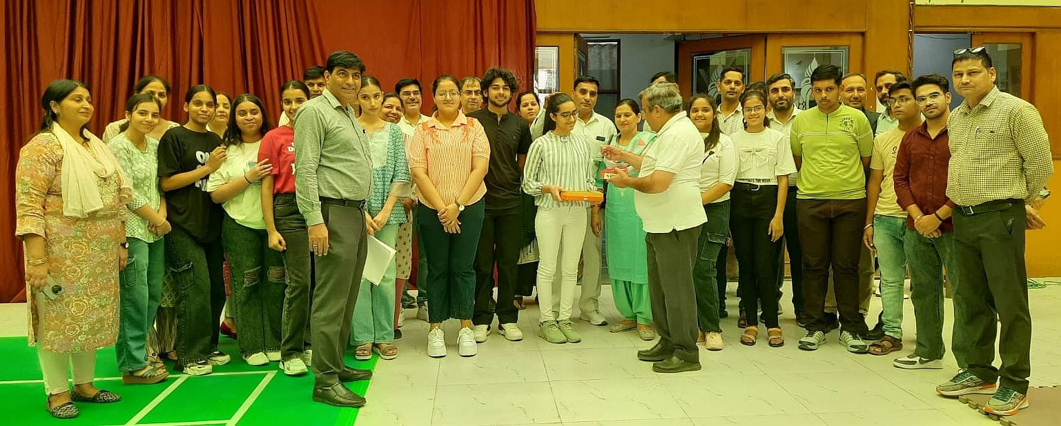 13जेएनडी14: छात्रा दीक्षा। संवाद 13जेएनडी14: छात्रा दीक्षा। संवाद