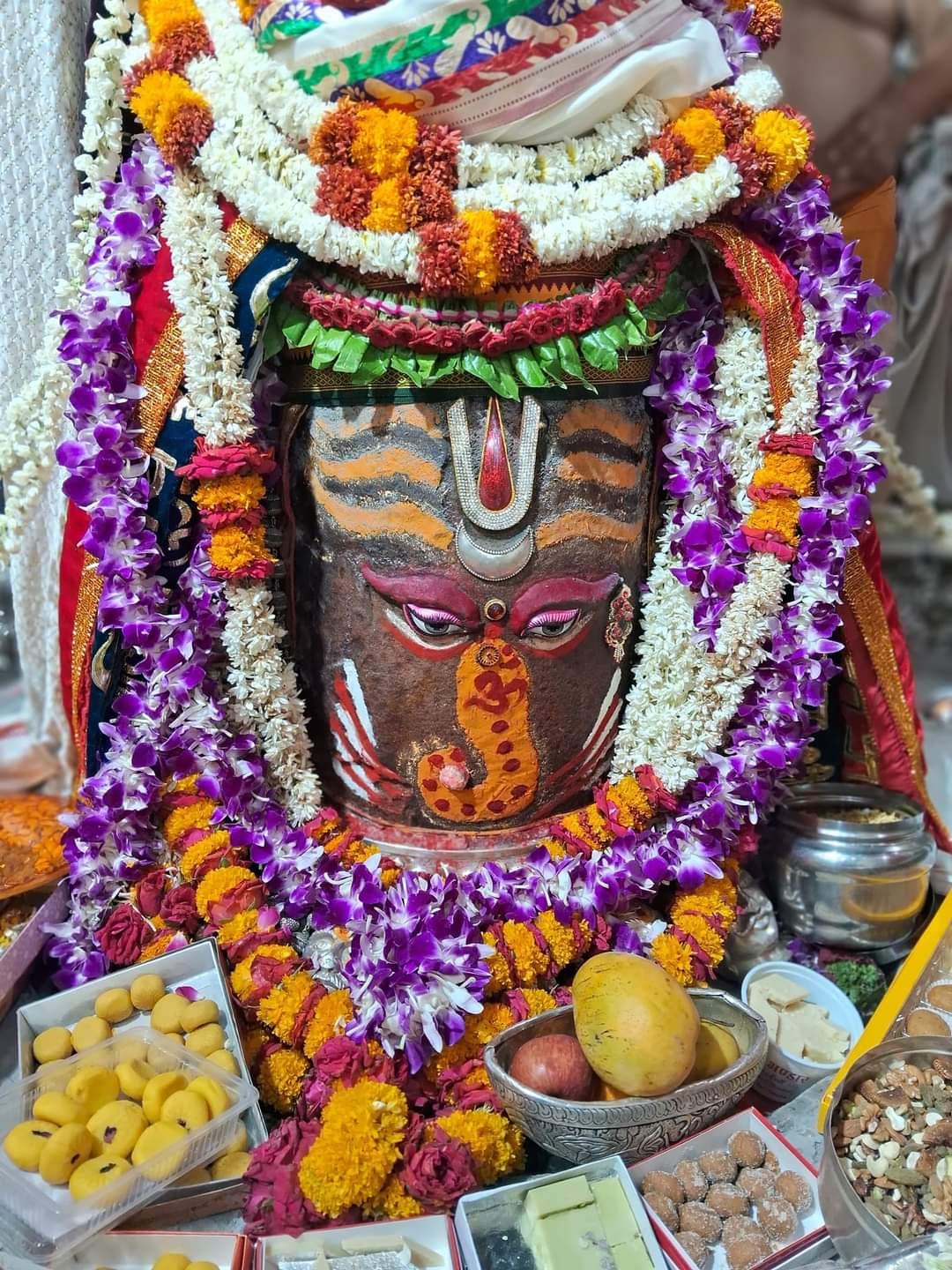 बुधवार की भस्मारती मे बाबा महाकाल ने दिए श्री गणेश स्वरूप मे दर्शन..... बुधवार की भस्मारती मे बाबा महाकाल ने दिए श्री गणेश स्वरूप मे दर्शन.....