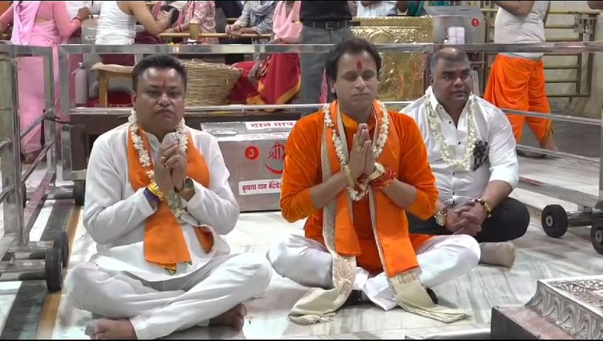 कुछ ऐसे बाबा महाकाल की भक्ति मे लीन दिखाई दिए हरि नारायण