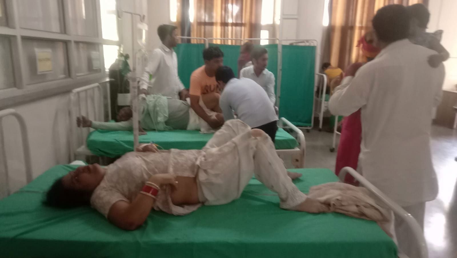 सोनीपत के गोहाना में बरोदा रोड पर सड़क हादसे के बाद खड़ा ट्रैक्टर। संवाद