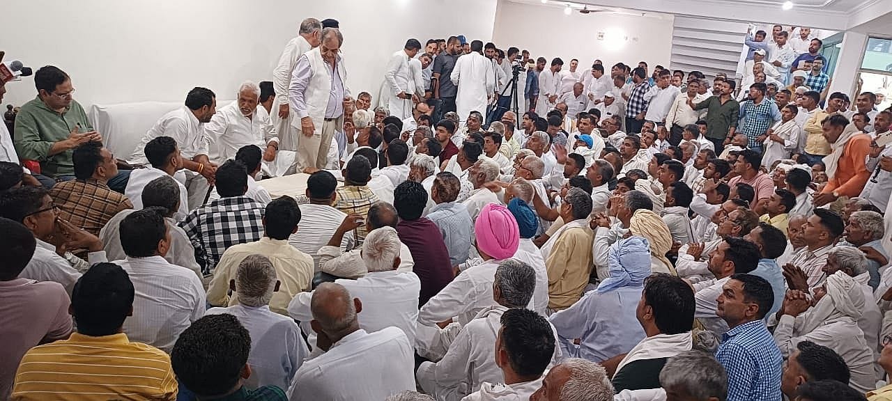 16जेएनडी17: समर्थकों की मीटिंग को संबोधित करते हुए पूर्व केंद्रीय मंत्री बीरेंद्र सिंह। संवाद 16जेएनडी17: समर्थकों की मीटिंग को संबोधित करते हुए पूर्व केंद्रीय मंत्री बीरेंद्र सिंह। संवाद