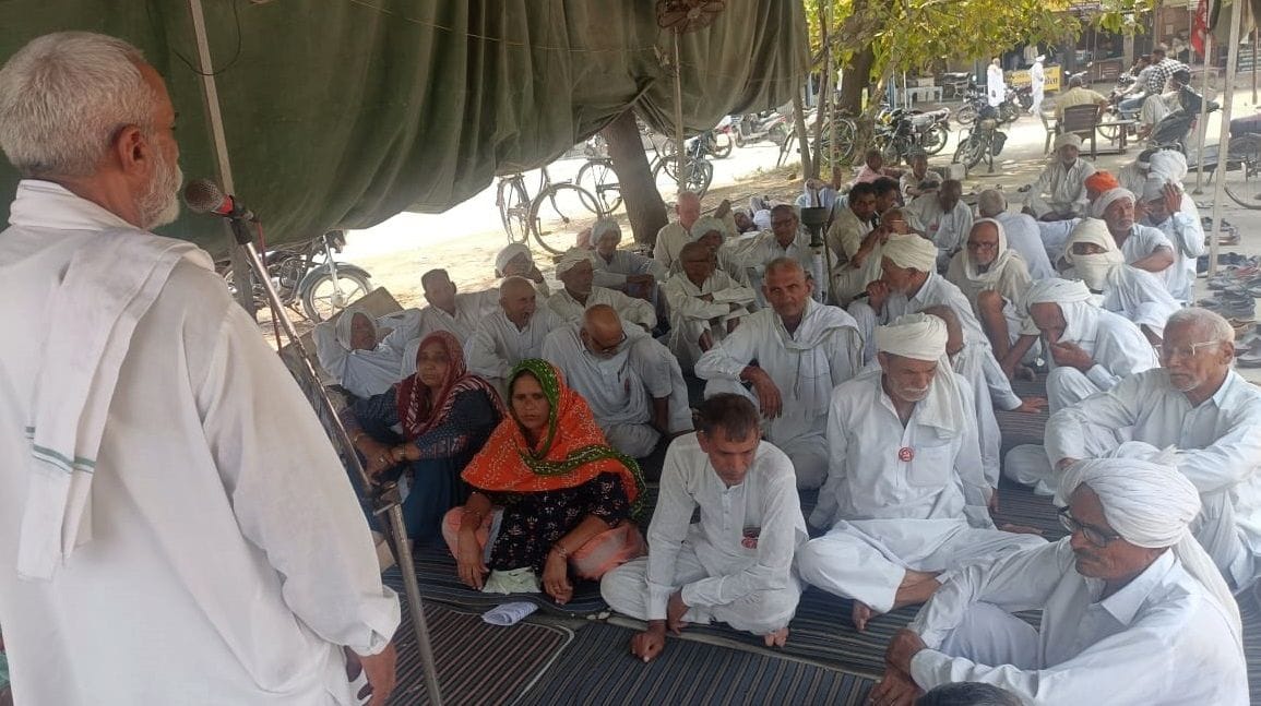17जेएनडी15-तहसील कार्यालय में चल रहा संयुक्त किसान मोर्चा का धरना। संवाद