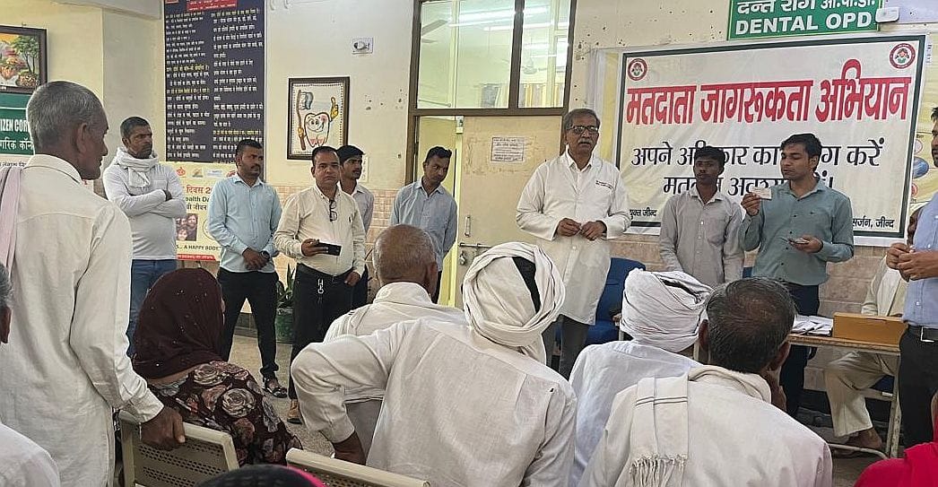 18जेएनडी06: नागरिक अस्पताल में लोगों को जागरूक करते हुए डिप्टी सीएमओ डाॅ. रमेश पांचाल। संवाद 18जेएनडी06: नागरिक अस्पताल में लोगों को जागरूक करते हुए डिप्टी सीएमओ डाॅ. रमेश पांचाल। संवाद