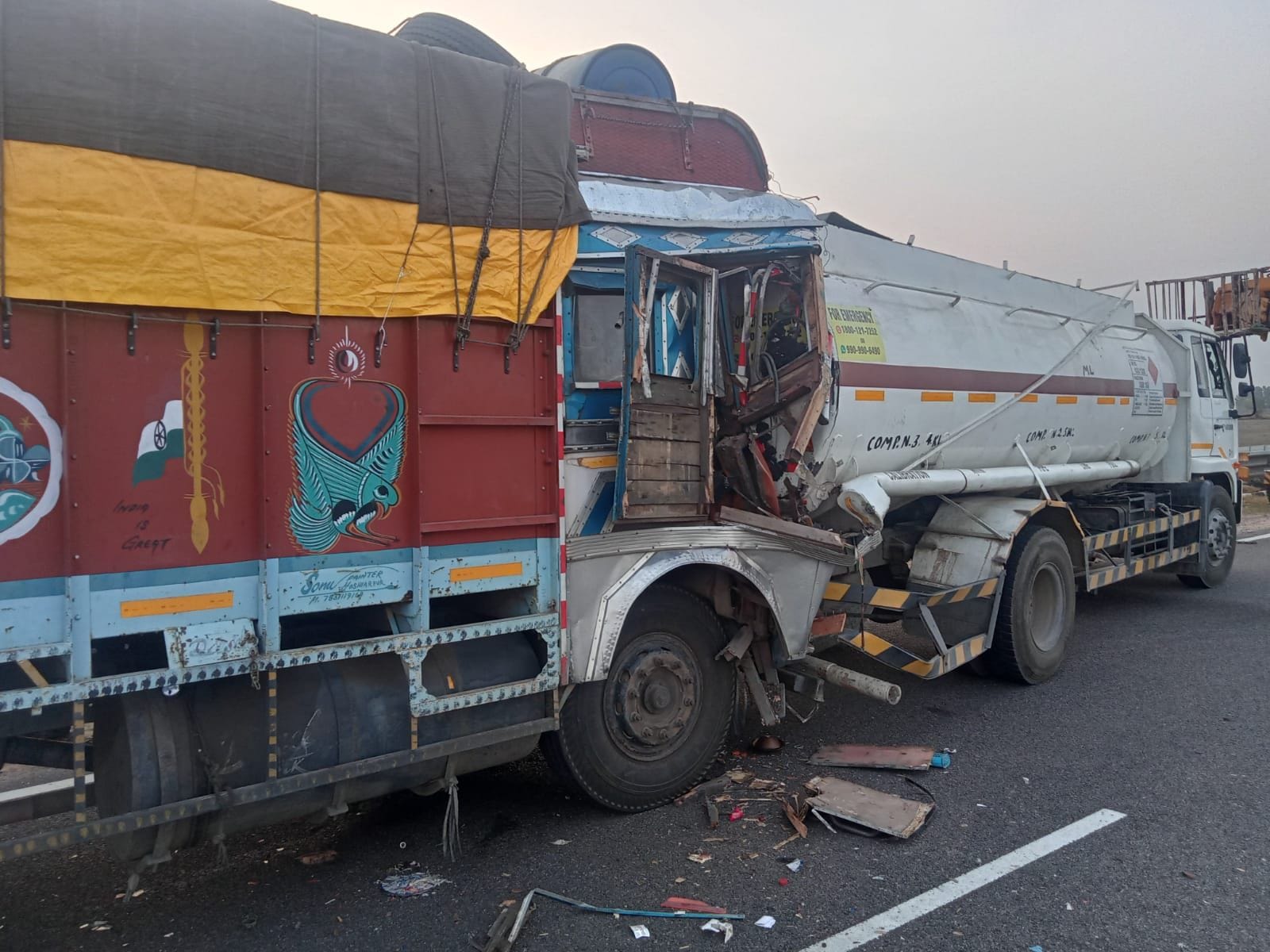 18जेएनडी20: जुलाना के पास नेशनल हाइवे 152 डी पर दुघर्टनाग्रस्त ट्रक। संवाद 18जेएनडी20: जुलाना के पास नेशनल हाइवे 152 डी पर दुघर्टनाग्रस्त ट्रक। संवाद