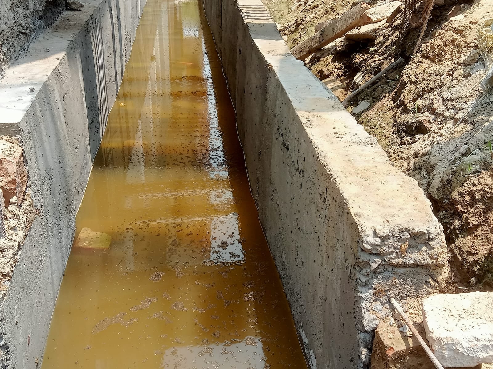 अयोध्या पुरम के पास मौके पर एकत्र लोग । संवाद अयोध्या पुरम के पास मौके पर एकत्र लोग । संवाद