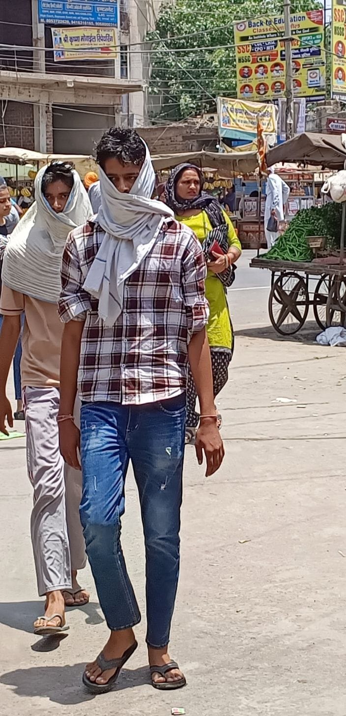 फोटो संख्या:75-भीषण गर्मी के चलते सुनसान महेंद्रगढ़- रेवाड़ी सड़क मार्ग--स्रोत-संवाद फोटो संख्या:75-भीषण गर्मी के चलते सुनसान महेंद्रगढ़- रेवाड़ी सड़क मार्ग--स्रोत-संवाद
