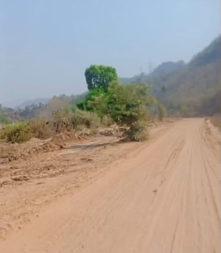 ग्राम पंचायत सलानी कटोला के जामनवाला गांव के लोग मतदान के बहिष्कार को लेकर बैठक के दौरान। संवाद ग्राम पंचायत सलानी कटोला के जामनवाला गांव के लोग मतदान के बहिष्कार को लेकर बैठक के दौरान। संवाद